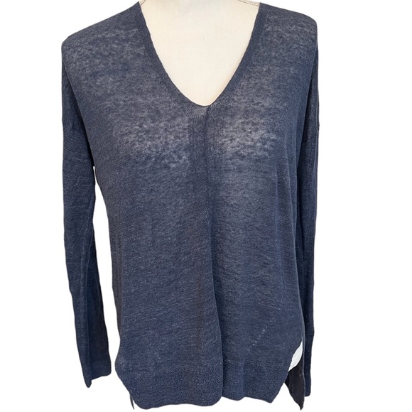 VINCE V-NECK LONG SLEEVE SWEATER NEVER WORN - Picture 1 of 5